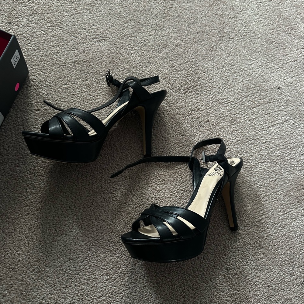 Do not miss this beauty heels